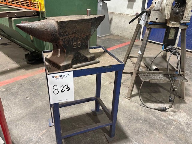 Aambeeld - afbeelding 2 van  2