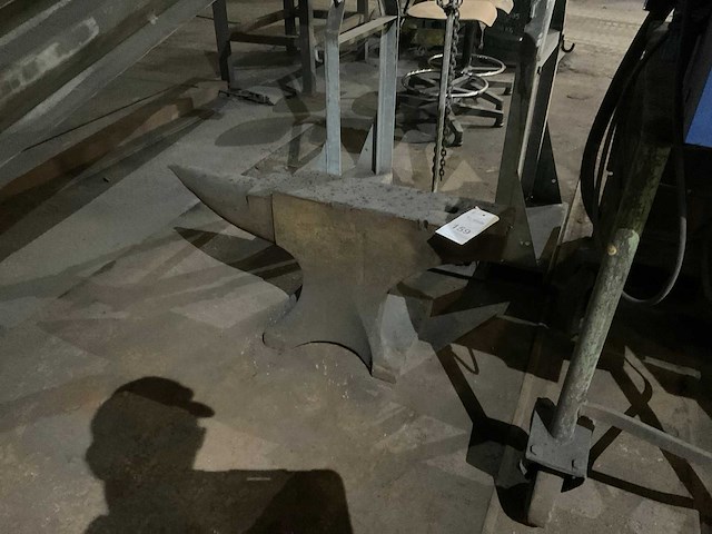 Aambeeld - afbeelding 2 van  6