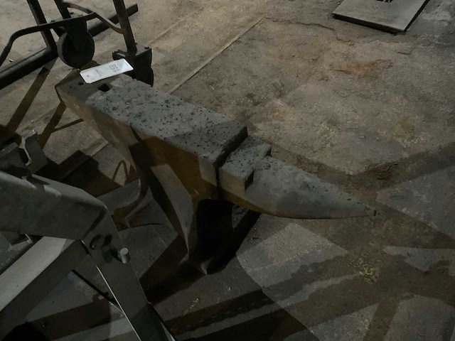 Aambeeld - afbeelding 3 van  6