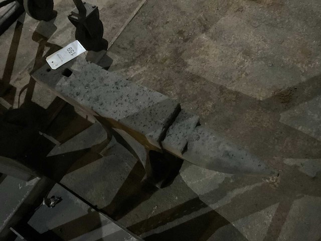 Aambeeld - afbeelding 4 van  6