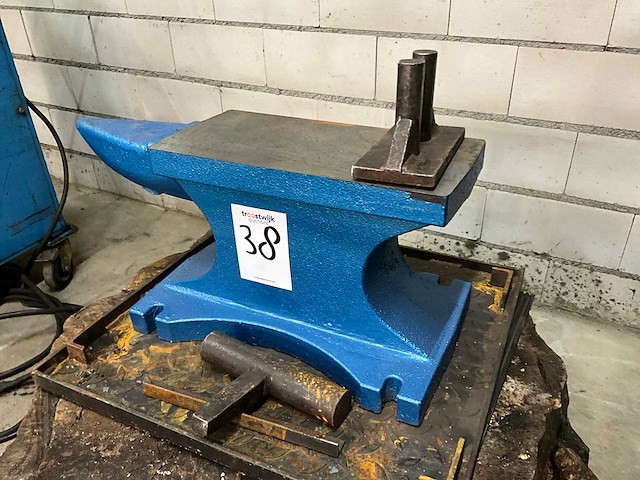 Aambeeld - afbeelding 1 van  3