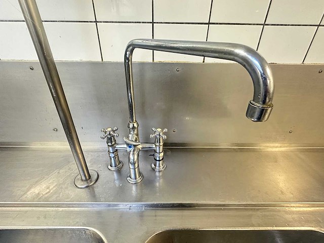 Aan- en afvoertafel met spoelbak - afbeelding 3 van  6