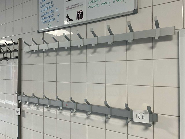 Aan de muur gemonteerde kapstok - afbeelding 1 van  2