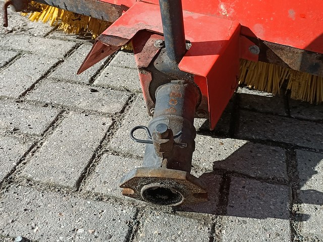 Aanbouw veegborstel, caravaggi, mtc, 2010 - afbeelding 6 van  6