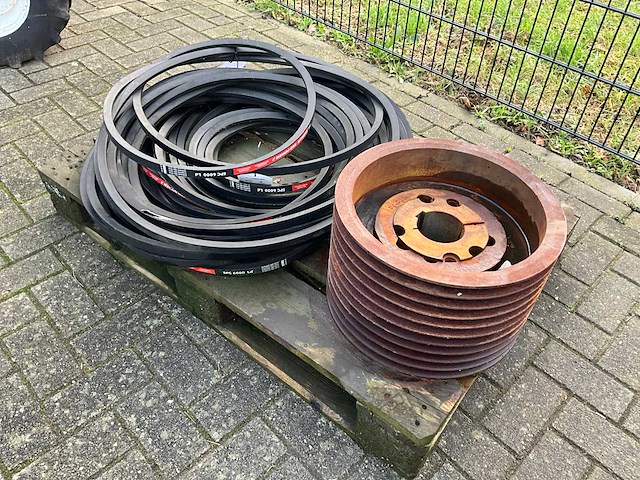 Aandrijf poelie & aandrijfriem - afbeelding 1 van  7