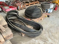 Aandrijfbanden en afdichting rubber (3x) op 3 pallets - afbeelding 1 van  11