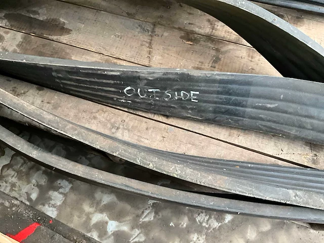 Aandrijfbanden en afdichting rubber (3x) op 3 pallets - afbeelding 11 van  11