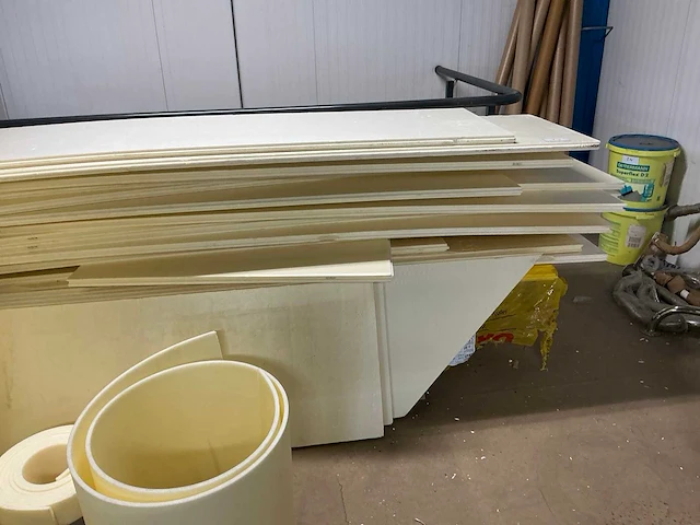 Aangebroken isolatiemateriaal en dichtingsmortel - afbeelding 3 van  7