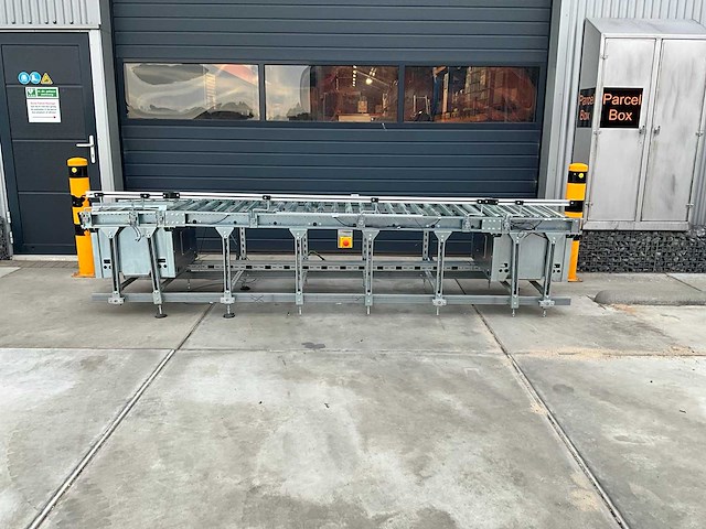 Aangedreven roltransportband met twee transfersecties - afbeelding 2 van  8