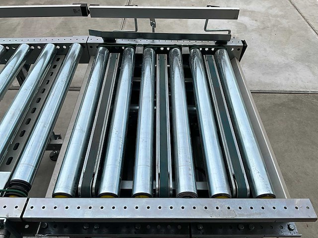 Aangedreven roltransportband met twee transfersecties - afbeelding 6 van  8
