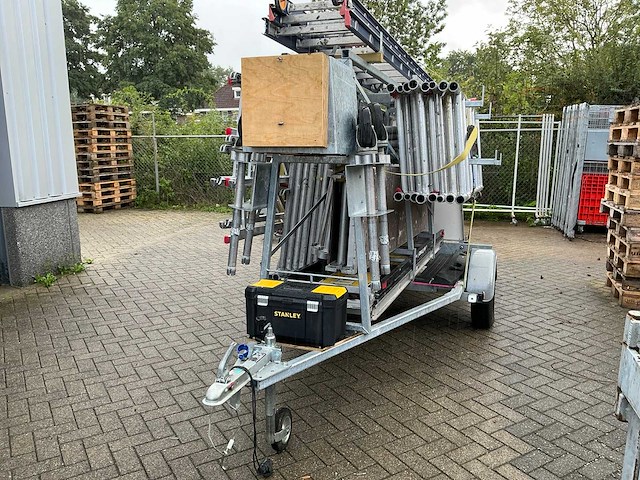 Aanhangwagen met altrex steigermateriaal & ladder - afbeelding 1 van  2