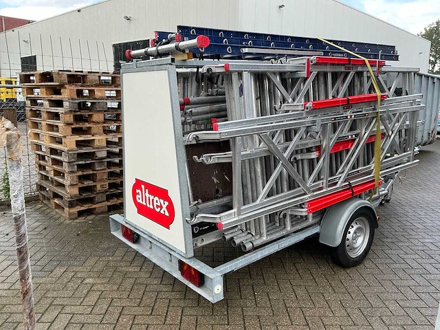 Aanhangwagen met altrex steigermateriaal & ladder - afbeelding 2 van  2