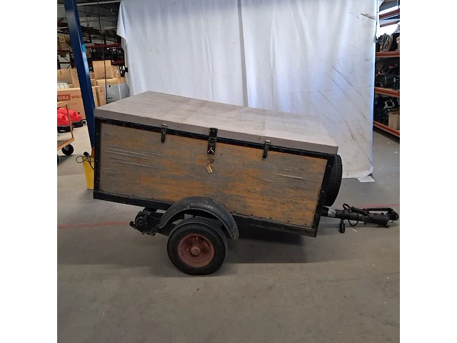 Aanhangwagen met diverse retour-artikelen - afbeelding 12 van  16