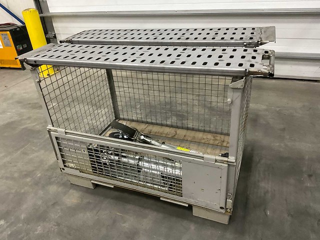 Aanhangwagen neuswiel (4x) en oprijplaten (2x). - afbeelding 1 van  7