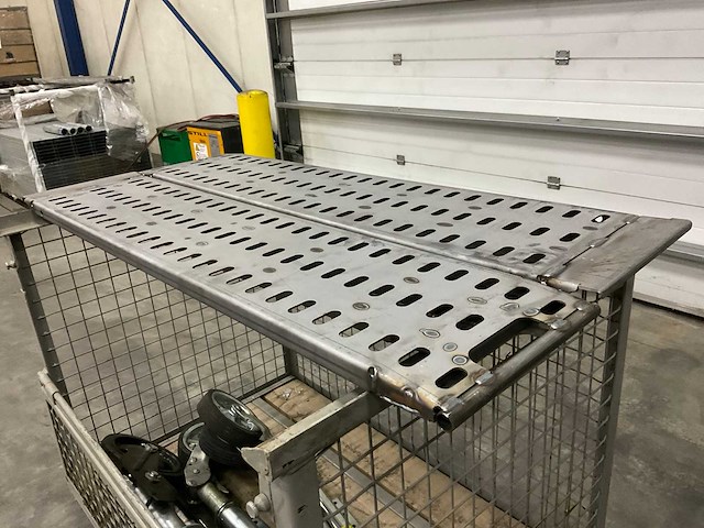 Aanhangwagen neuswiel (4x) en oprijplaten (2x). - afbeelding 6 van  7