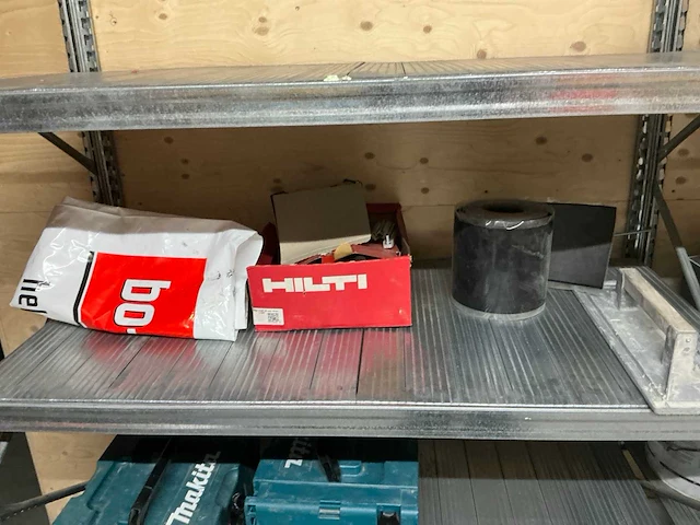 Aannemersmateriaal in stelling - afbeelding 7 van  16