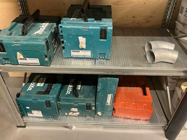 Aannemersmateriaal in stelling - afbeelding 8 van  16