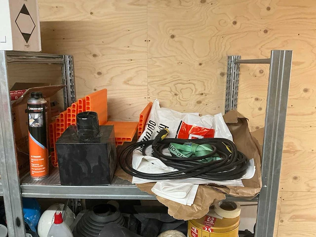 Aannemersmateriaal in stelling - afbeelding 12 van  16