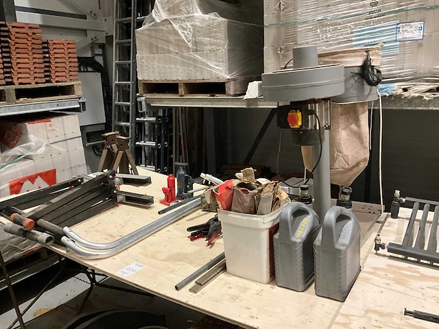 Aannemersmateriaal - afbeelding 1 van  9