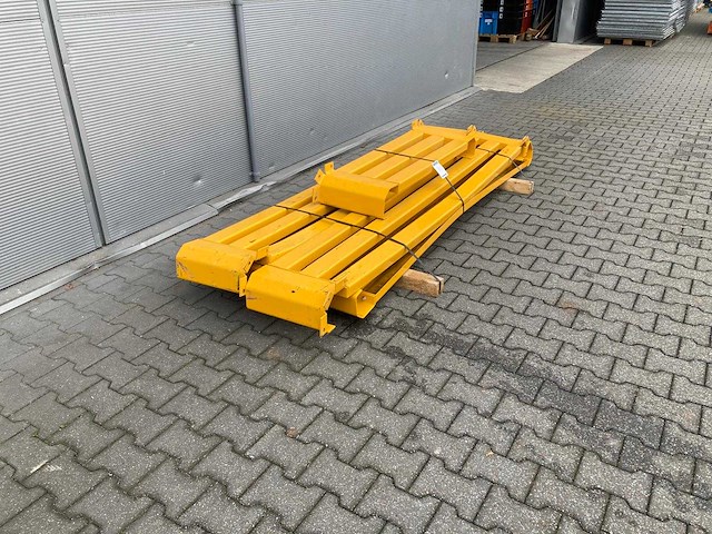 Aanrijdbeveiliging 4x2500mm & 1x1100mm - afbeelding 1 van  3