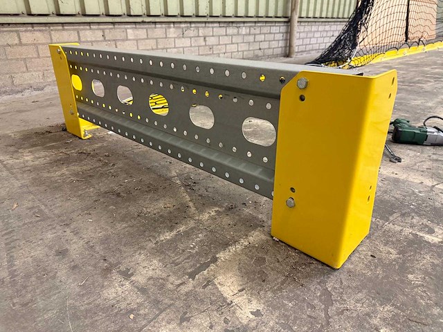 Aanrijdbeveiliging tbv palletstelling (lengte 120 cm) - afbeelding 1 van  2
