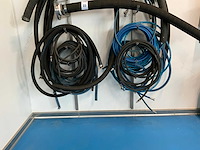 Aansluitslangen op wandrek - afbeelding 2 van  2
