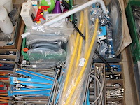 Aansluitslangen w.o. rvs gasslangen wateraansluitslangen en waterproducten. - afbeelding 3 van  3