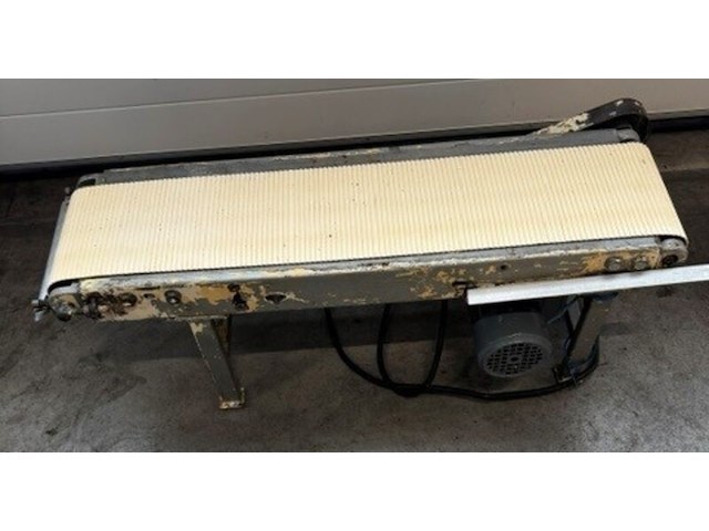 Aanvoerbandje flowpackmachine eigen bouw, grijs, bouwjaar 2012 - afbeelding 2 van  3