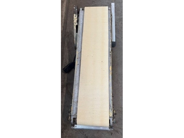Aanvoerbandje flowpackmachine eigen bouw, grijs, bouwjaar 2012 - afbeelding 3 van  3