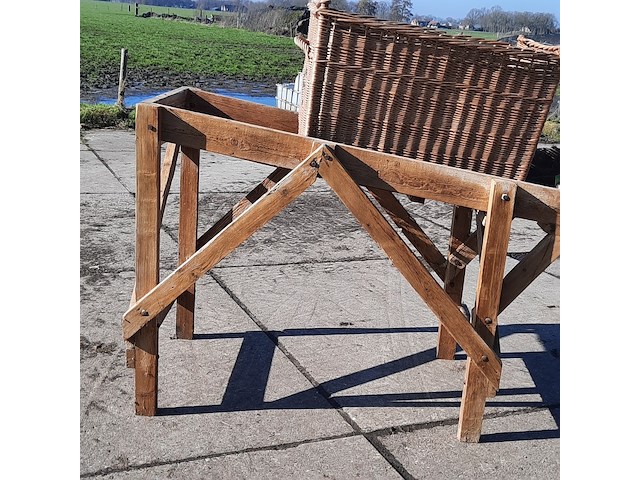 Aardappelsorteerder met rieten mand - afbeelding 3 van  8