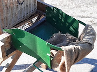 Aardappelsorteerder met rieten mand - afbeelding 7 van  8