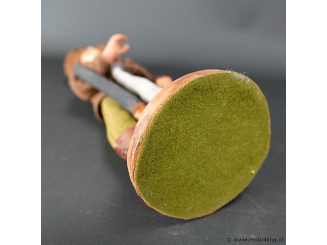 Aardewerk jager met konijn - afbeelding 5 van  5