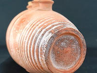 Aardewerk kruik met drie stoppen - afbeelding 3 van  5