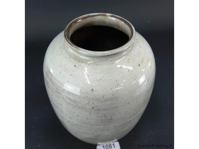 Aardewerk vaas, ontworpen door meindert zaalberg en uitgevoerd door potterij zaalberg. ontwerp uit 1949 - afbeelding 3 van  5