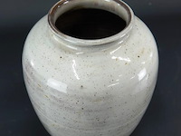 Aardewerk vaas, ontworpen door meindert zaalberg en uitgevoerd door potterij zaalberg. ontwerp uit 1949 - afbeelding 3 van  5