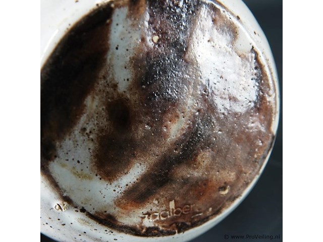 Aardewerk vaas, ontworpen door meindert zaalberg en uitgevoerd door potterij zaalberg. ontwerp uit 1949 - afbeelding 5 van  5