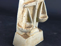 Aardewerk zodiac beeld libra - afbeelding 2 van  3