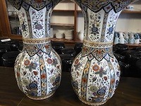 Aardewerken vazen met bloemmotief - 2 stuks - afbeelding 1 van  2