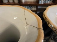 Aardewerken vazen met bloemmotief - 2 stuks - afbeelding 2 van  2