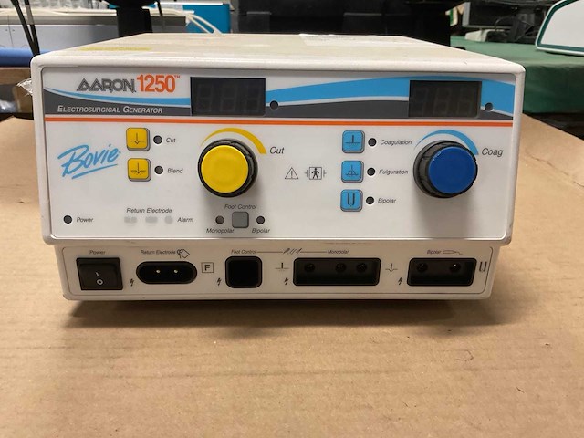 Aaron 1250 electrosurgical generator - afbeelding 2 van  4
