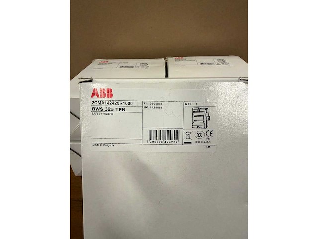 Abb - 2cma142420r1000 - enclosed switches lastscheider werkschakelaar ip65 3p 25a (5x) - afbeelding 2 van  2