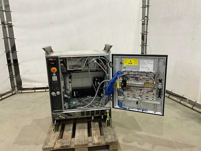 Abb - 3e1c - 2006 - irc5 m2004 - besturingssysteem - afbeelding 3 van  8