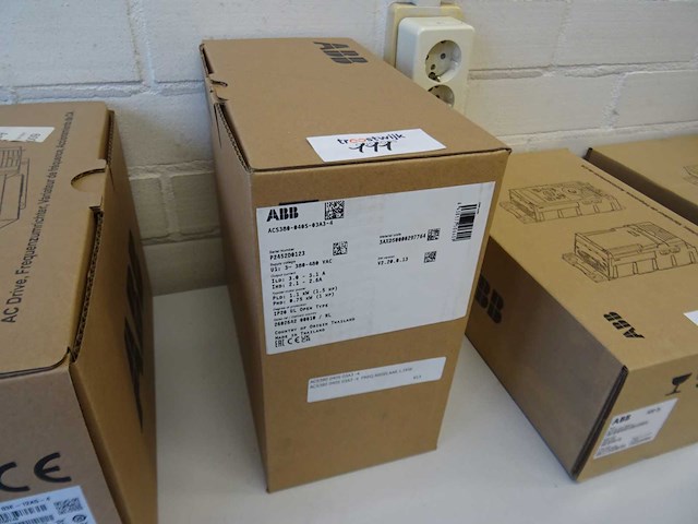Abb - acs380-040s-03a3-4 - frequentieregelaar - afbeelding 1 van  2