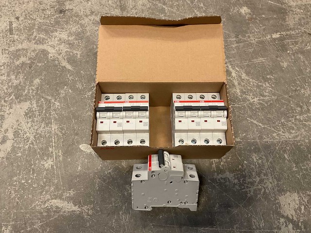 Abb - automatische zekering 2-polig 20a c-karakteristiek 3ka vy32c20 (10x) - afbeelding 2 van  4