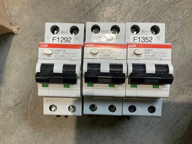 Abb - ds201m b16 - aannemer (3x) - afbeelding 1 van  1