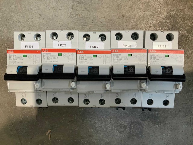 Abb - ds201m b16 - aannemer (5x) - afbeelding 1 van  1