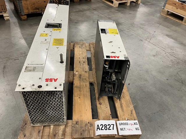 Abb - partij industriële inverter en redresseur - acs800 - afbeelding 1 van  4