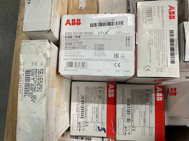 Abb - partij industriële schakelaars, automaten, motorbeveiligingen, relais & aandrijfcomponenten - afbeelding 11 van  15