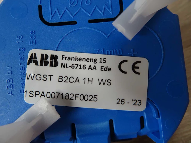 Abb - wgst b2ca 1h ws - 1spa007182f0025 - hollewanddoos met voorgemonteerd schakelmateriaal (239x) - afbeelding 2 van  2