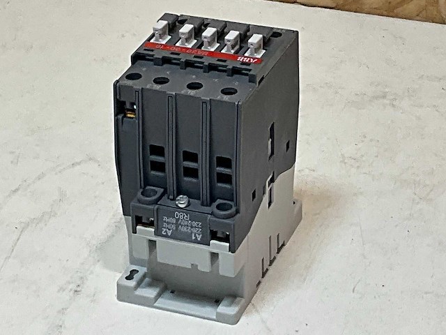 Abb 1sbl281022r8010 componenten magneetschakelaar / ua magneetschak. 15kw 400v 3-polig - afbeelding 6 van  9